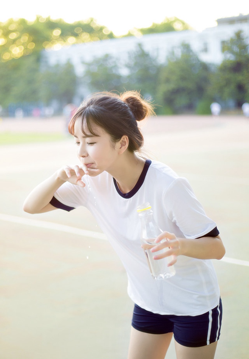 白色背心清纯少女 阳光女孩活力青春写真