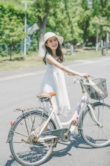 清新女神自行车唯美写真