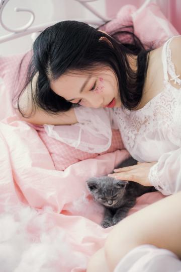 美女和猫