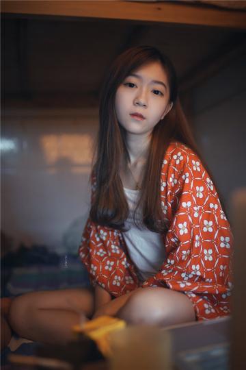 90后素颜清纯美女闺蜜生活照