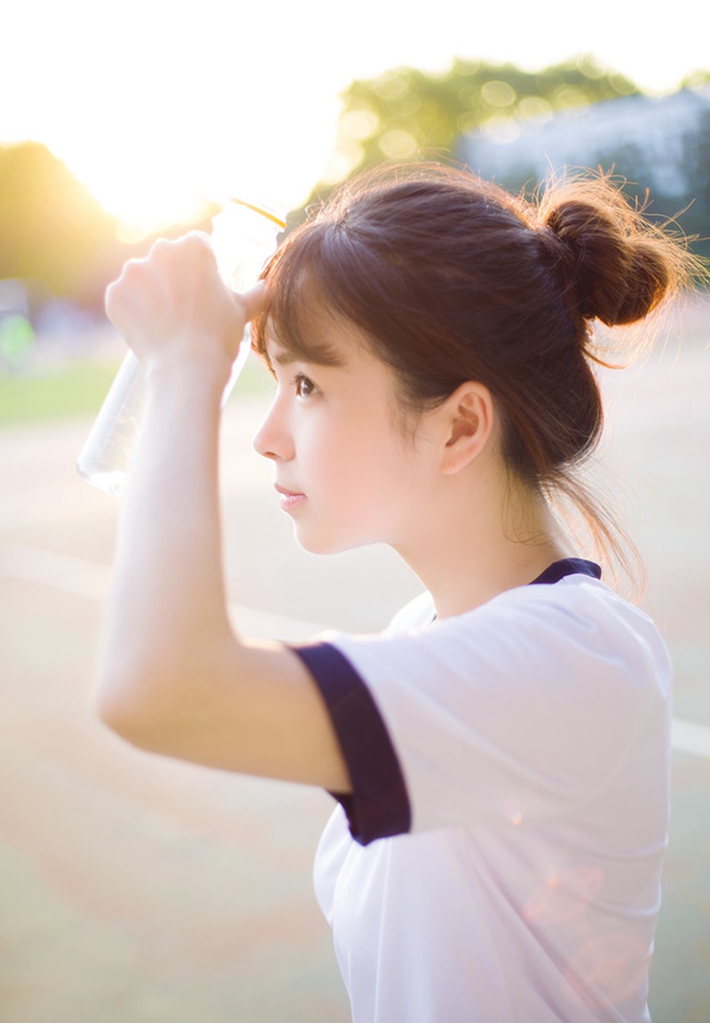 白色背心清纯少女 阳光女孩活力青春写真