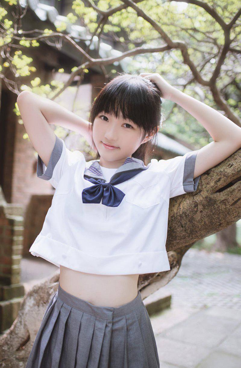 清纯甜美校服少女校园写真